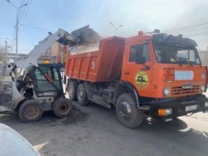 Плановые работы АО «Якутдорстрой»: уборка улиц, тротуаров и газонов, противопаводковые мероприятия 12 мая