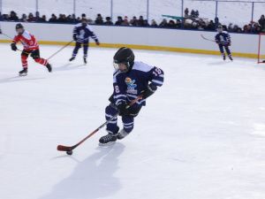 Зрелищной ничьей завершился матч звёзд мирового хоккея с якутской командой у Ленских столбов