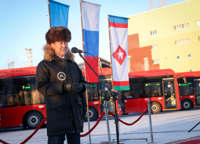 Айсен Николаев передал городу Якутску ключи от 50 автобусов «Волгабас» повышенной вместимости