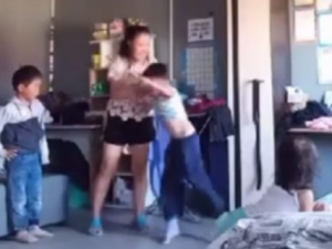 У матери забрали детей из-за избиения сына — Бастрыкин взял дело под контроль