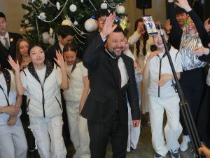 Евгений Григорьев вручил стипендии 100 лучшим школьникам на Елке главы Якутска