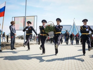 В Якутске возложили цветы в Парке Победы в честь памяти о воинах-якутянах и тружениках тыла