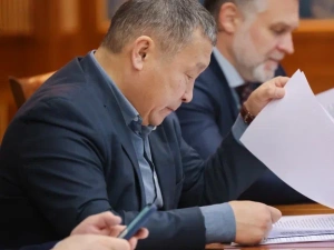 Айсен Николаев провел совещание по экономическим вопросам Якутии