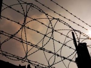 В якутской колонии осужденного вывели на уборку территории, а он убежал