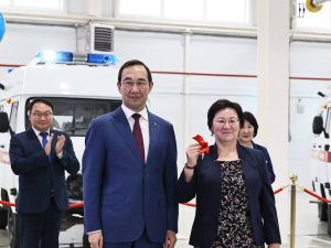 Новые «арктические» машины скорой помощи передали медикам районов Якутии