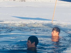 Саха моржи устроят заплыв в ледяной воде на реке Лена