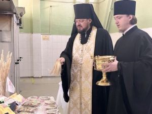 На Якутском хлебокомбинате приступили к выпечке куличей