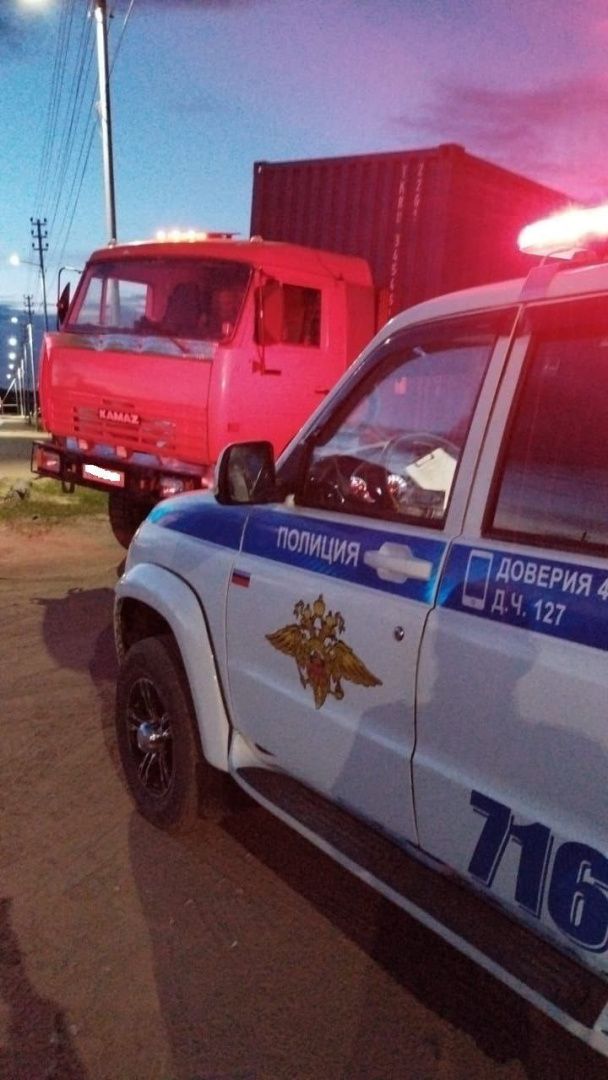 В Якутии сотрудники ДПС задержали пьяного мужчину, который угнал "Камаз"