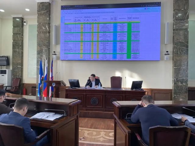 В Якутске вывезли более 250 тысяч кубометров снега