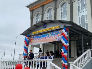 Сергей Местников поздравил с Днем знаний учащихся и учителей  Мюрюнских средних школ №1 и №2