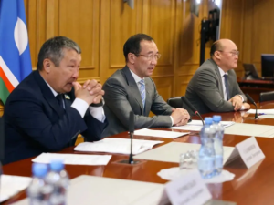 Айсен Николаев потребовал усилить устранение нарушений правил пожарной безопасности в населённых пунктах Якутии