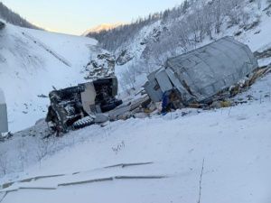 В Якутии автомобиль "Урал" упал в обрыв с 20-метровой высоты: Комментарий ГИБДД
