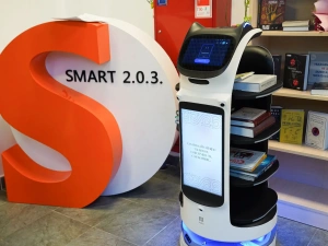 В SMART-библиотеке Якутска открыли стенд выдающегося писателя Николая Неустроева