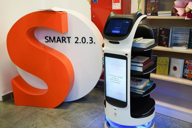 В SMART-библиотеке Якутска открыли стенд выдающегося писателя Николая Неустроева