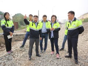 Сардана Авксентьева проверила ход капитального ремонта улиц в 203 микрорайоне, Строительном и Сайсарском округах