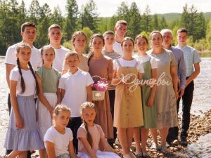 Матери 14 детей Татьяне Юдинцевой из якутского села Иенгра присвоено звание «Мать-героиня»