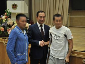 Айсен Николаев посетил раненых якутян в госпитале имени Вишневского