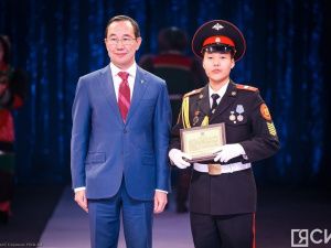 Премии лучшим школьникам Якутии 2023 года вручил Айсен Николаев