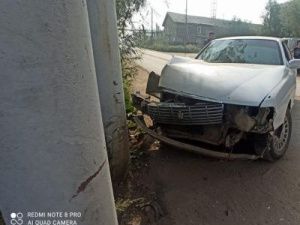 В Якутске "Тойота" врезалась в теплотрассу: Госпитализирована пассажирка