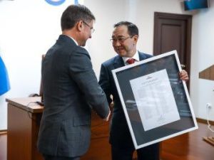 Глава Якутии высоко оценил патриотический проект «100 именных алмазов»
