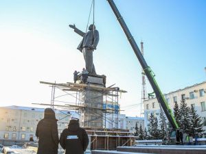 В отреставрированный памятник Ленину в Якутске заложили капсулу времени