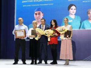 5 часов 34 минуты клинической смерти: врачи Мирнинской ЦРБ спасли пациента, которого размораживали 4 часа. Айсен Николаев вручил награды