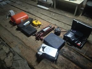 В Якутске ранее судимый мужчина и подростки совершали кражи из частных гаражей