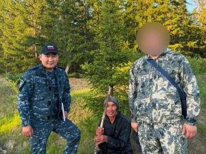 В Сунтарском районе полицейские отыскали заблудившегося в лесу пенсионера