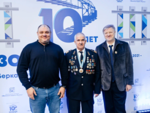 По силам - труд, по знаньям - пост и по заслугам –честь! 