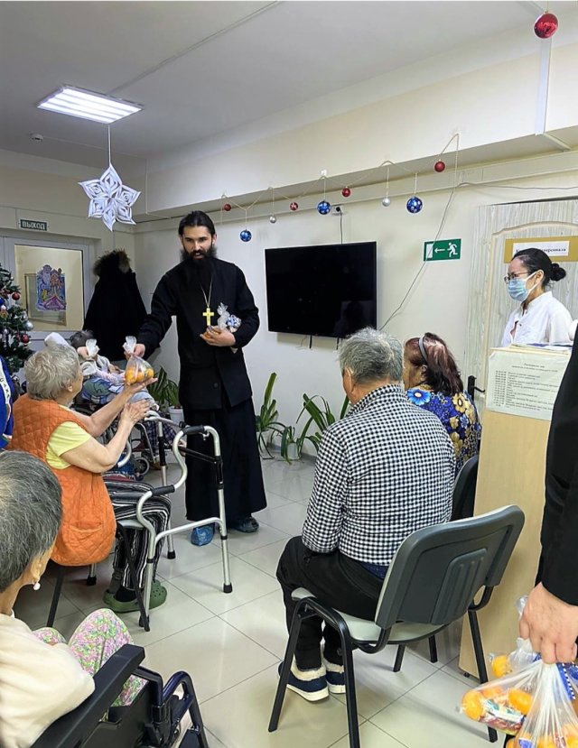 Якутская Епархия поздравила пациентов РКБ №3 с новогодними праздниками