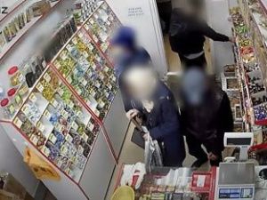 У продавщицы магазина в Якутске украли телефон
