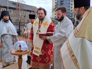 В Якутске освятили храм, в котором сохранился уникальный дореволюционный иконостас