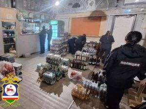 В Намском улусе за нарушение при продаже алкоголя в кафе-баре полицейские изъяли более 1700 литров пива