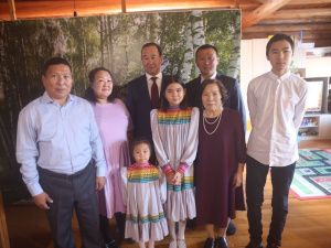 Глава Якутии навестил участника специальной военной операции в Мегино-Кангаласском улусе