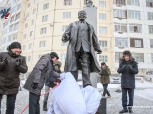 Памятник Семену Борисову открыли в Якутске