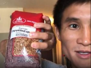 Бойца UFC Григория Попова угостили гречкой