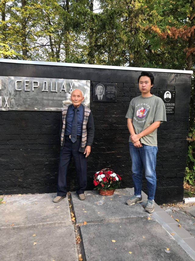 Родственники красноармейца из Якутии установили памятную доску в Калужской области