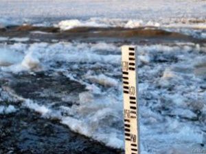 Паводок: в Таттинский улус вылетели правительственная группа и команда взрывников