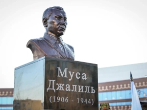 В Якутии торжественно открыли Казанский сквер и памятник поэту Мусе Джалилю