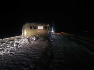 Женщину зажало в санитарке от столкновения с грузовиком