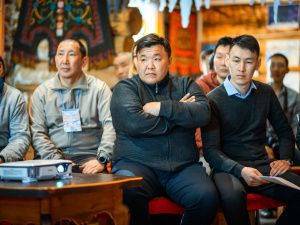 Глава Якутии провел в Оймяконе выездное совещание по развитию туризма