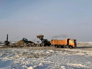 На строительстве Ленского моста углубляют дно реки Лены