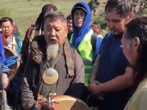 Бурятские шаманы раскритиковали якутского шамана, идущего в Москву