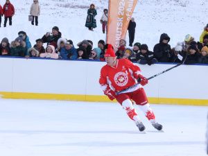 Зрелищной ничьей завершился матч звёзд мирового хоккея с якутской командой у Ленских столбов