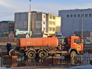 В Якутске в усиленном режиме ведутся работы по отводу и откачке талых вод