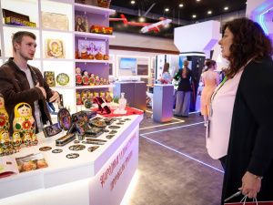 Фоторепортаж с первого дня ВЭФ-2023: улица Дальнего Востока и культурная программа