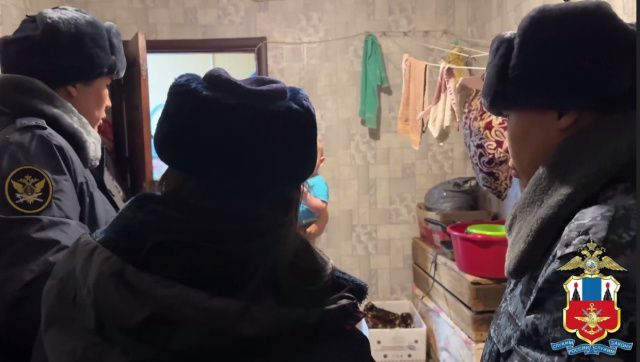 Транспортные полицейские Якутии изъяли малолетних детей у осужденной