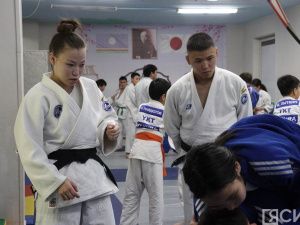 Чемпионки России по дзюдо показали мастер-класс юным спортсменам в Якутске