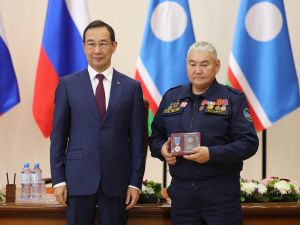 Айсен Николаев вручил государственные награды работникам лесной охраны Якутии