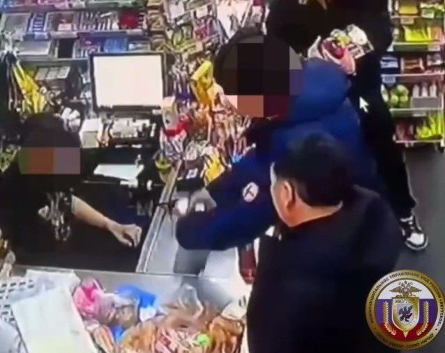 Житель Якутска нашёл банковскую карту и расплачивался ей в магазине